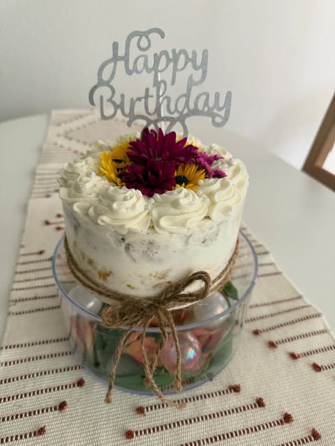 Torta con flores naturales
